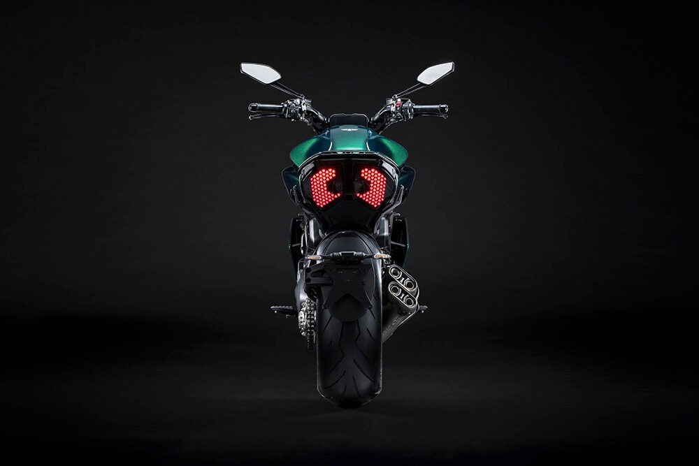 Ducati e Bentley: due serie davvero speciali per la Diavel V4